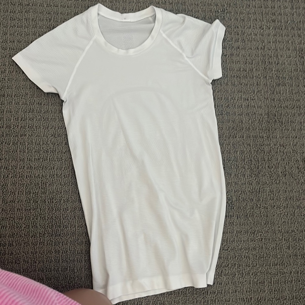 Lululemon swiftly -no stains -size tag is gone